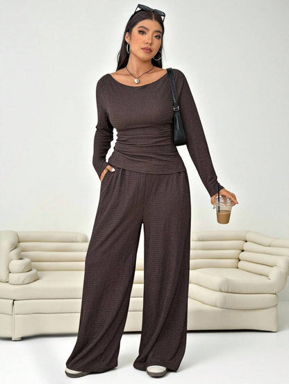 Solflare 2pcs Plus Size Textured Brown Pleated Long Sleeve Top And Pockets Pants Set Fall