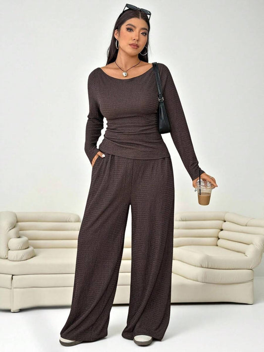 Solflare 2pcs Plus Size Textured Brown Pleated Long Sleeve Top And Pockets Pants Set Fall