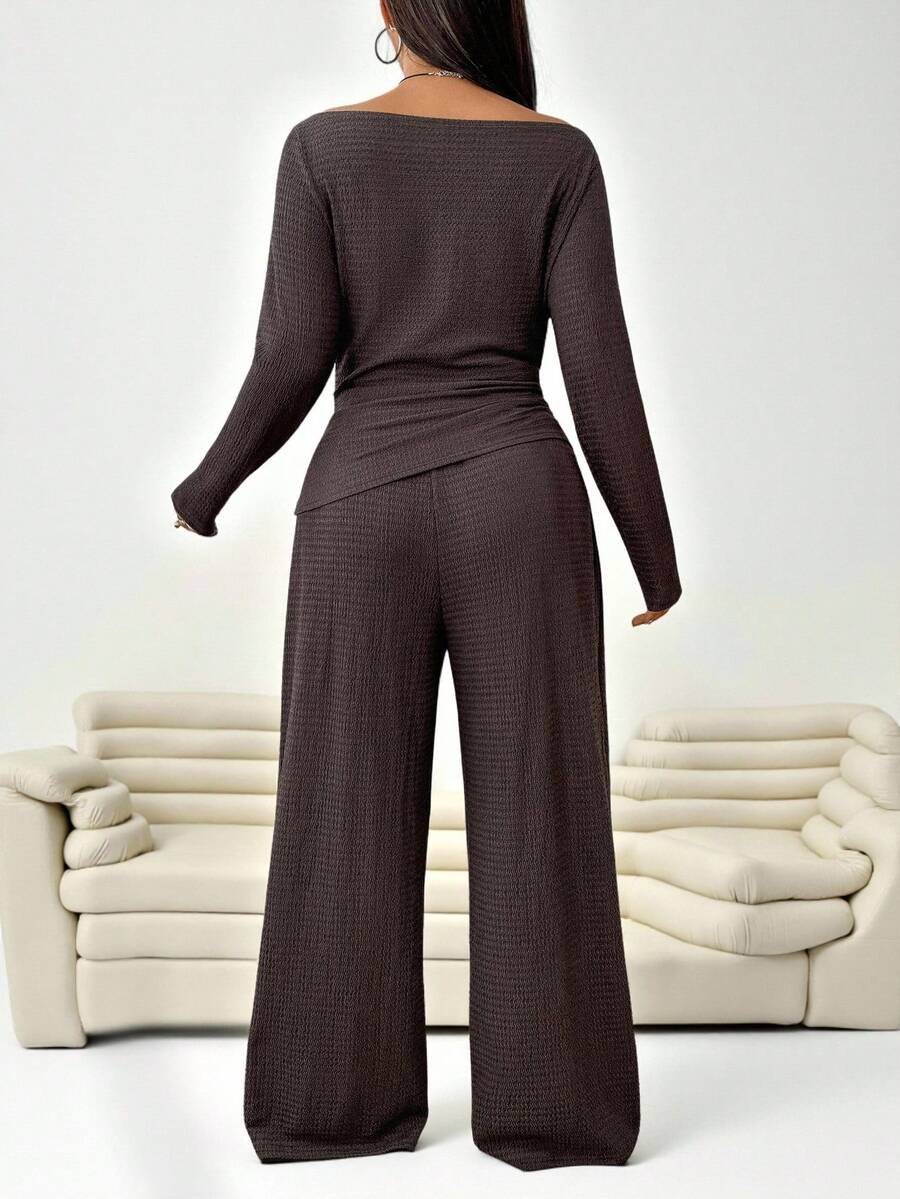 Solflare 2pcs Plus Size Textured Brown Pleated Long Sleeve Top And Pockets Pants Set Fall