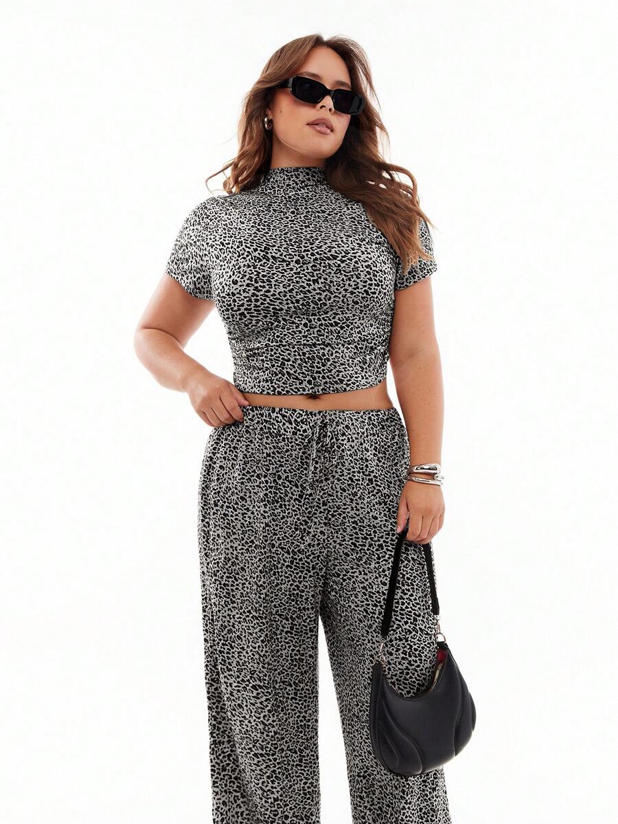 SHEIN EZwear Plus Size Retro Ruched Leopard Print Pants And T-Shirt Set