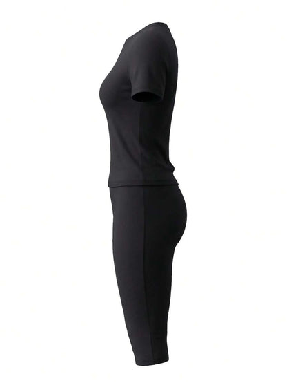 LovelyWholesale Women's Casual Crew Neck Short Sleeve Solid Color T-Shirt & 3/4 Length Pants Black 2 Pieces Set Summer Outfit Elegant
