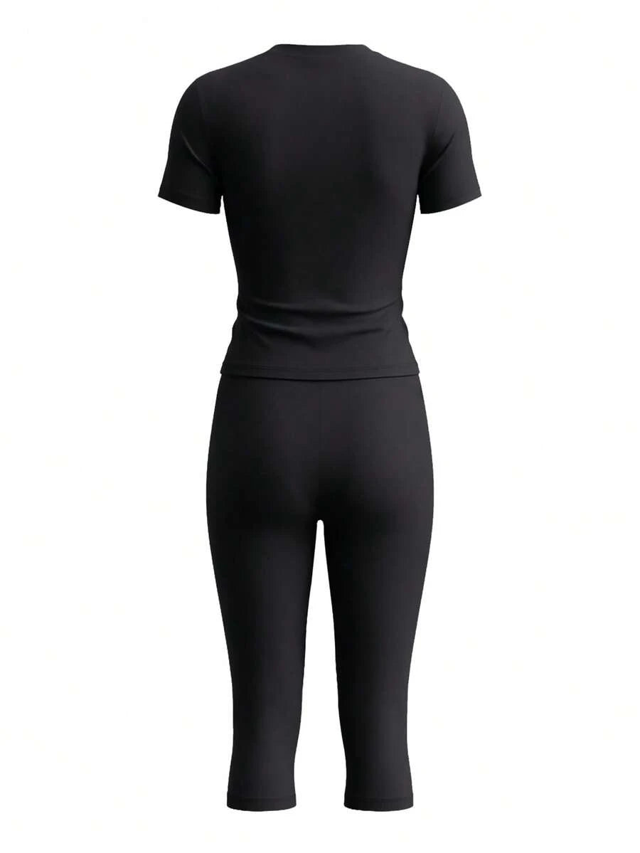 LovelyWholesale Women's Casual Crew Neck Short Sleeve Solid Color T-Shirt & 3/4 Length Pants Black 2 Pieces Set Summer Outfit Elegant
