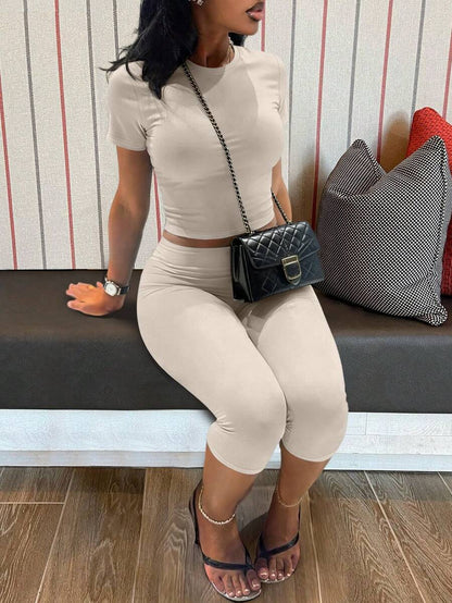 LovelyWholesale Women's Casual Crew Neck Short Sleeve Solid Color T-Shirt & 3/4 Length Pants Black 2 Pieces Set Summer Outfit Elegant