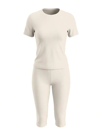 LovelyWholesale Women's Casual Crew Neck Short Sleeve Solid Color T-Shirt & 3/4 Length Pants Black 2 Pieces Set Summer Outfit Elegant