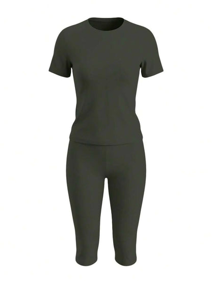 LovelyWholesale Women's Casual Crew Neck Short Sleeve Solid Color T-Shirt & 3/4 Length Pants Black 2 Pieces Set Summer Outfit Elegant