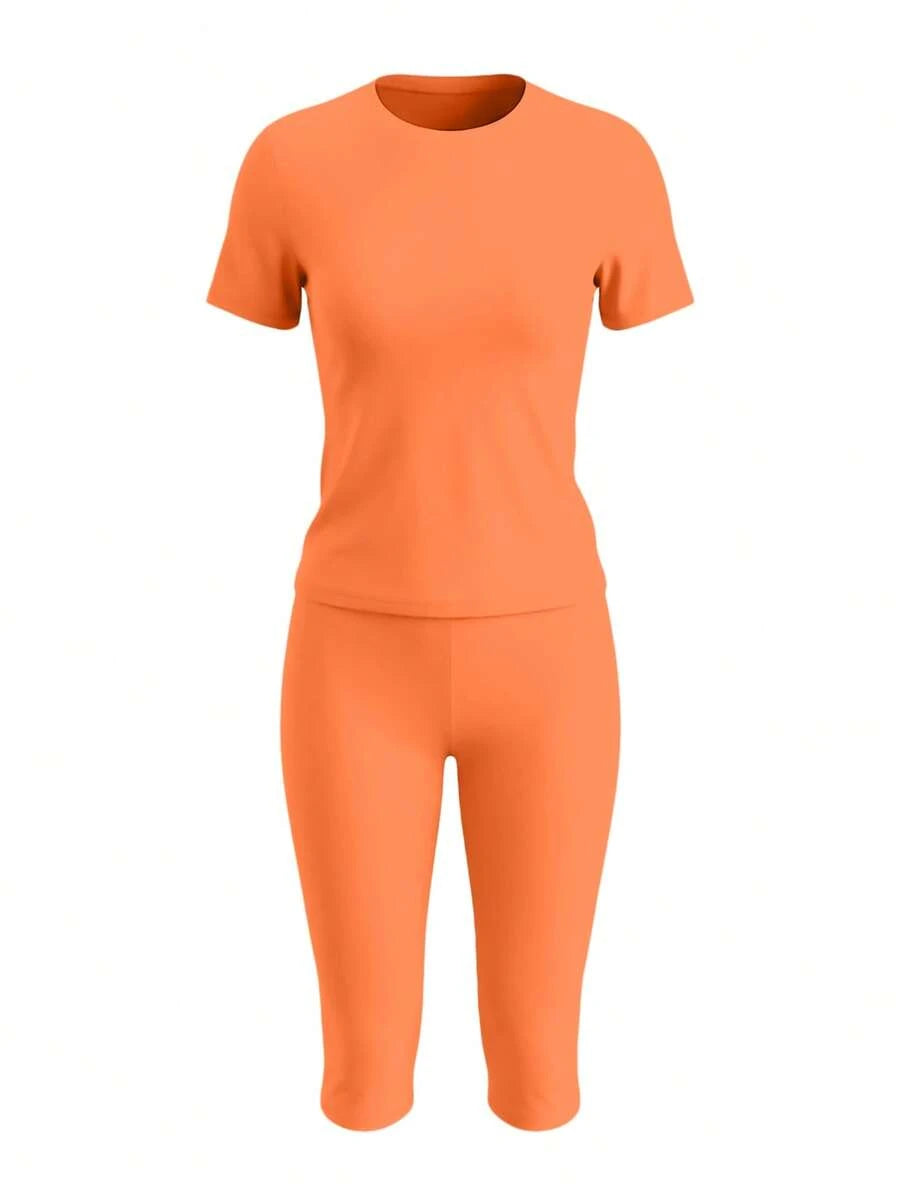 LovelyWholesale Women's Casual Crew Neck Short Sleeve Solid Color T-Shirt & 3/4 Length Pants Black 2 Pieces Set Summer Outfit Elegant
