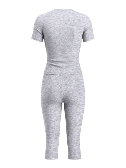 LovelyWholesale Women's Casual Crew Neck Short Sleeve Solid Color T-Shirt & 3/4 Length Pants Black 2 Pieces Set Summer Outfit Elegant
