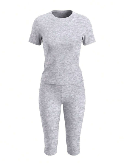 LovelyWholesale Women's Casual Crew Neck Short Sleeve Solid Color T-Shirt & 3/4 Length Pants Black 2 Pieces Set Summer Outfit Elegant