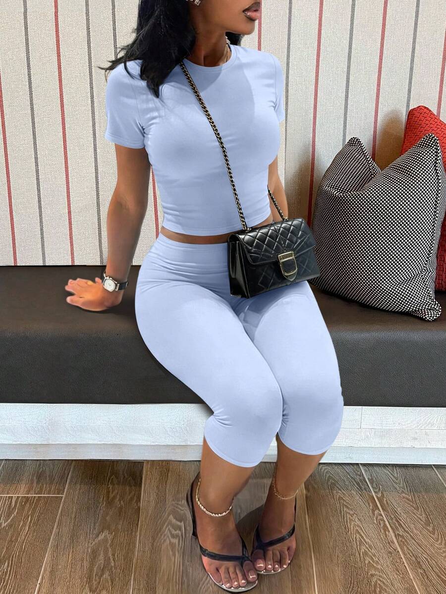 LovelyWholesale Women's Casual Crew Neck Short Sleeve Solid Color T-Shirt & 3/4 Length Pants Black 2 Pieces Set Summer Outfit Elegant