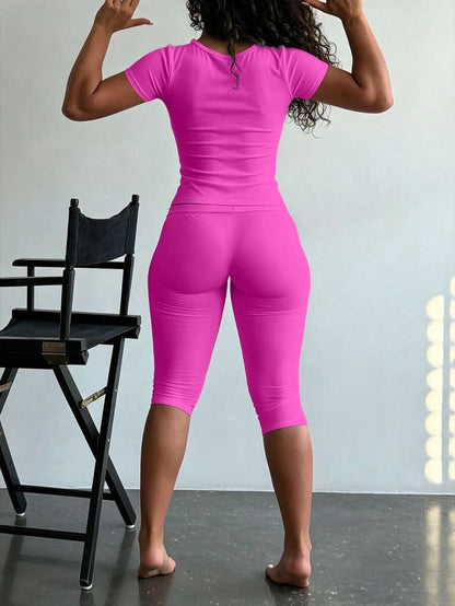 LovelyWholesale Women's Casual Crew Neck Short Sleeve Solid Color T-Shirt & 3/4 Length Pants Black 2 Pieces Set Summer Outfit Elegant
