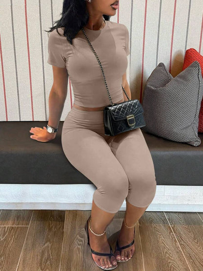 LovelyWholesale Women's Casual Crew Neck Short Sleeve Solid Color T-Shirt & 3/4 Length Pants Black 2 Pieces Set Summer Outfit Elegant