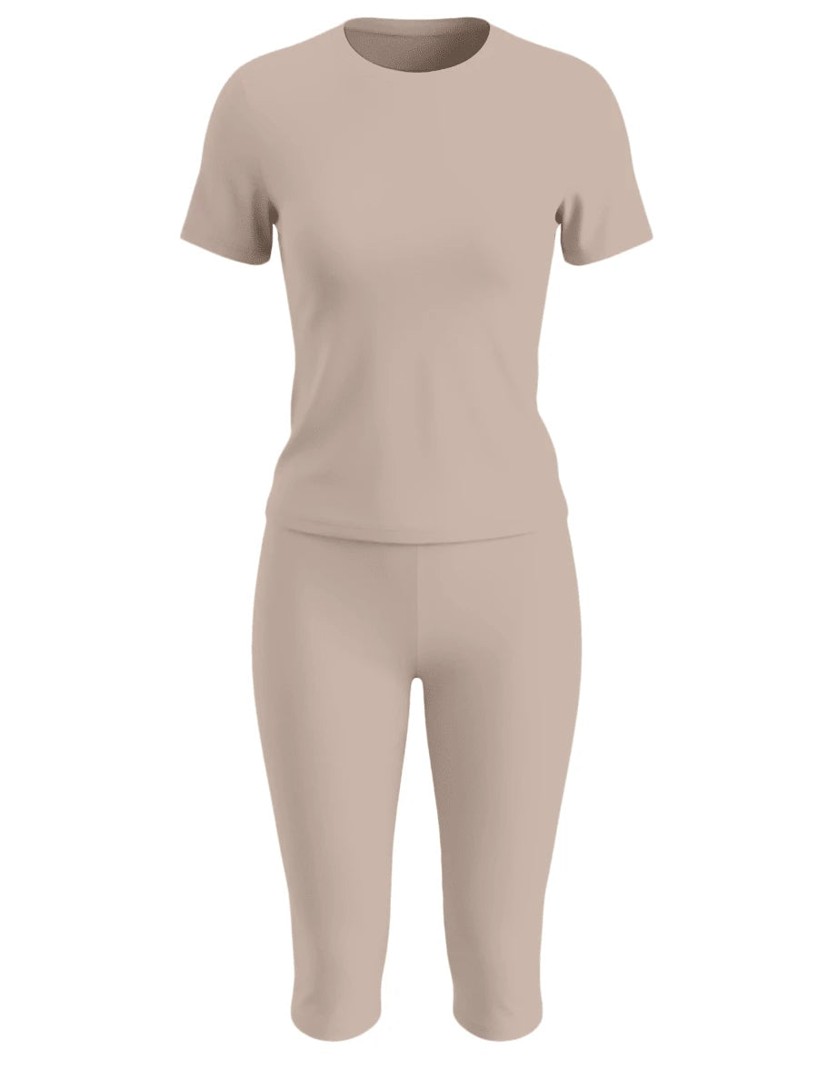 LovelyWholesale Women's Casual Crew Neck Short Sleeve Solid Color T-Shirt & 3/4 Length Pants Black 2 Pieces Set Summer Outfit Elegant