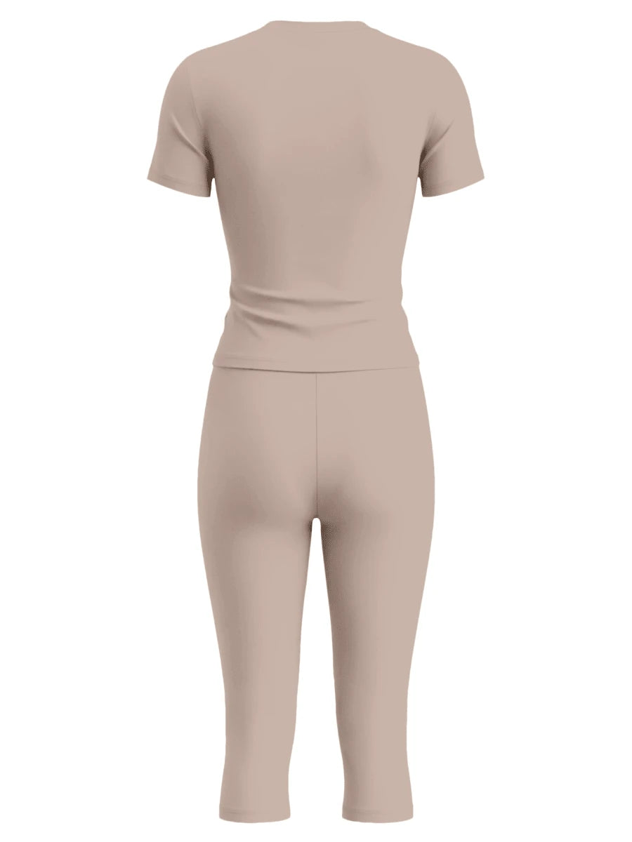 LovelyWholesale Women's Casual Crew Neck Short Sleeve Solid Color T-Shirt & 3/4 Length Pants Black 2 Pieces Set Summer Outfit Elegant