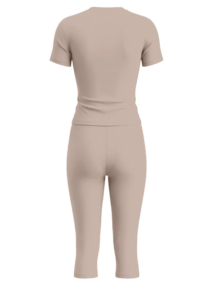 LovelyWholesale Women's Casual Crew Neck Short Sleeve Solid Color T-Shirt & 3/4 Length Pants Black 2 Pieces Set Summer Outfit Elegant