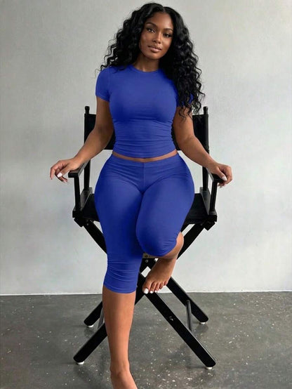 LovelyWholesale Women's Casual Crew Neck Short Sleeve Solid Color T-Shirt & 3/4 Length Pants Black 2 Pieces Set Summer Outfit Elegant