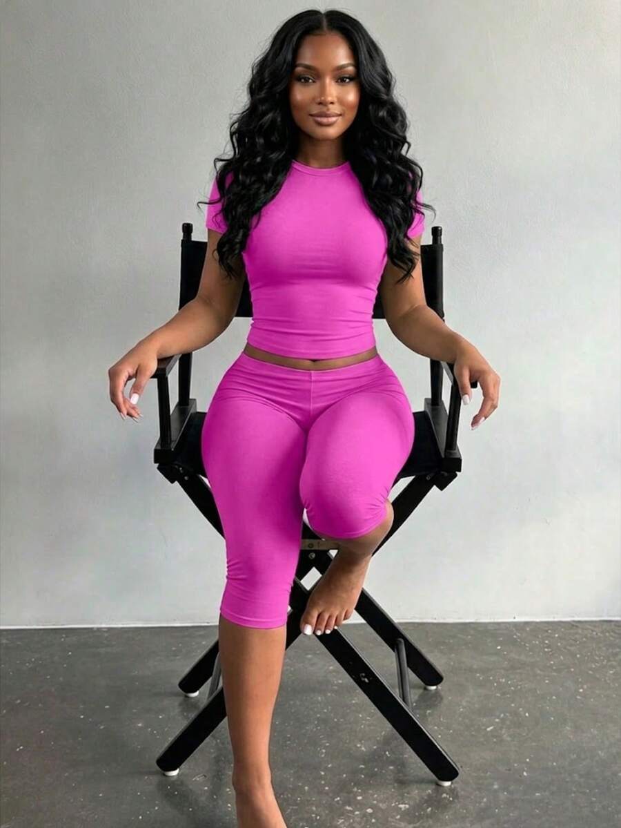 LovelyWholesale Women's Casual Crew Neck Short Sleeve Solid Color T-Shirt & 3/4 Length Pants Black 2 Pieces Set Summer Outfit Elegant