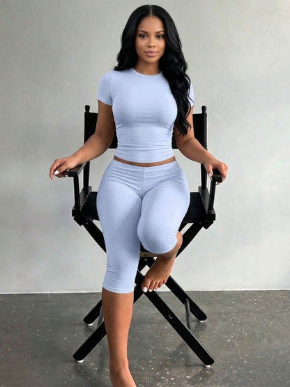 LovelyWholesale Women's Casual Crew Neck Short Sleeve Solid Color T-Shirt & 3/4 Length Pants Black 2 Pieces Set Summer Outfit Elegant