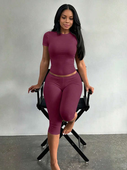 LovelyWholesale Women's Casual Crew Neck Short Sleeve Solid Color T-Shirt & 3/4 Length Pants Black 2 Pieces Set Summer Outfit Elegant