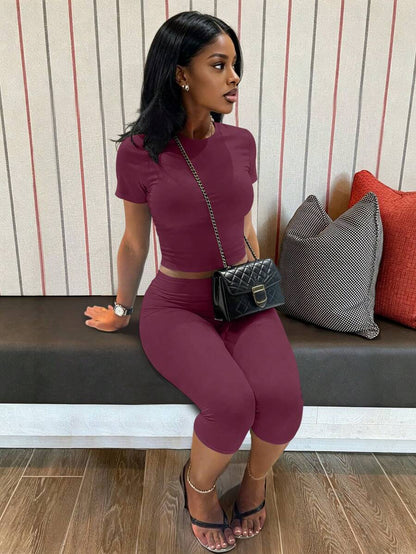 LovelyWholesale Women's Casual Crew Neck Short Sleeve Solid Color T-Shirt & 3/4 Length Pants Black 2 Pieces Set Summer Outfit Elegant