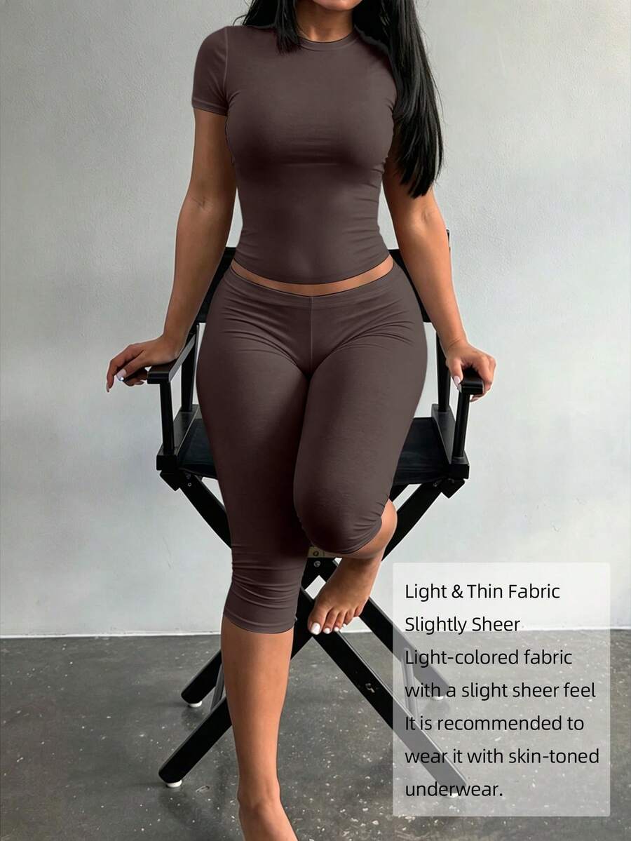 LovelyWholesale Women's Casual Crew Neck Short Sleeve Solid Color T-Shirt & 3/4 Length Pants Black 2 Pieces Set Summer Outfit Elegant