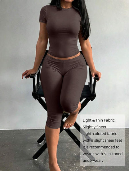 LovelyWholesale Women's Casual Crew Neck Short Sleeve Solid Color T-Shirt & 3/4 Length Pants Black 2 Pieces Set Summer Outfit Elegant