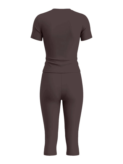 LovelyWholesale Women's Casual Crew Neck Short Sleeve Solid Color T-Shirt & 3/4 Length Pants Black 2 Pieces Set Summer Outfit Elegant