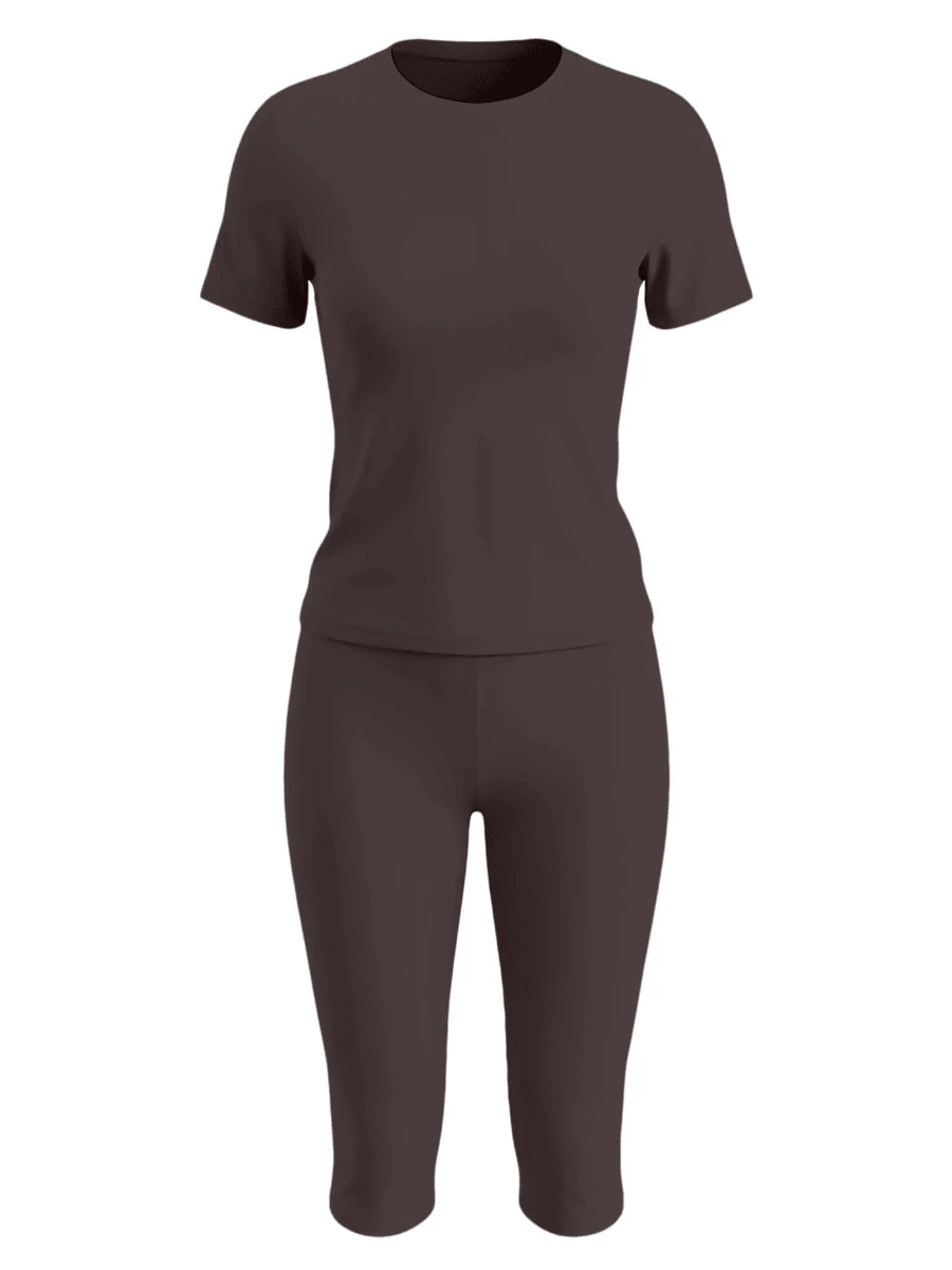 LovelyWholesale Women's Casual Crew Neck Short Sleeve Solid Color T-Shirt & 3/4 Length Pants Black 2 Pieces Set Summer Outfit Elegant