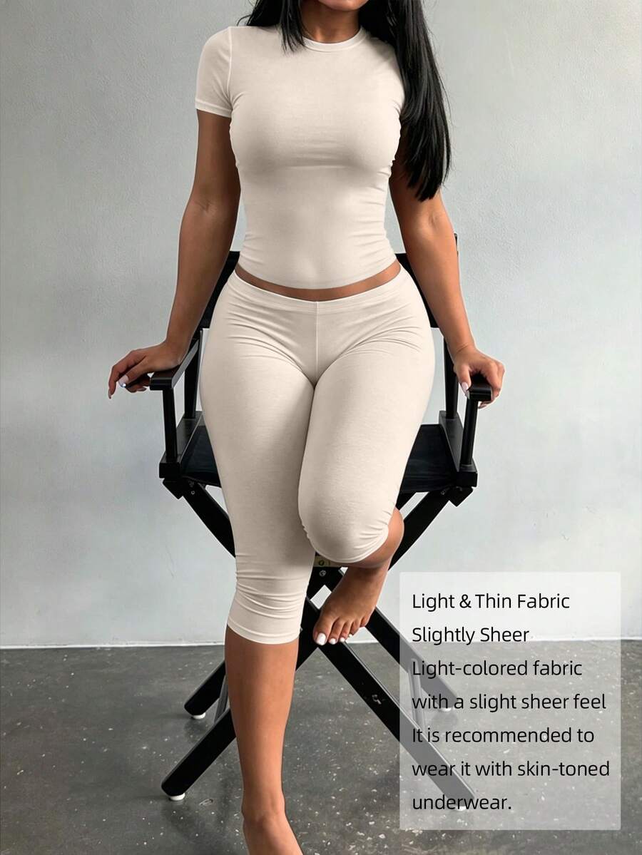 LovelyWholesale Women's Casual Crew Neck Short Sleeve Solid Color T-Shirt & 3/4 Length Pants Black 2 Pieces Set Summer Outfit Elegant