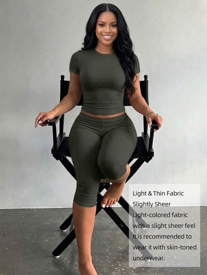 LovelyWholesale Women's Casual Crew Neck Short Sleeve Solid Color T-Shirt & 3/4 Length Pants Black 2 Pieces Set Summer Outfit Elegant