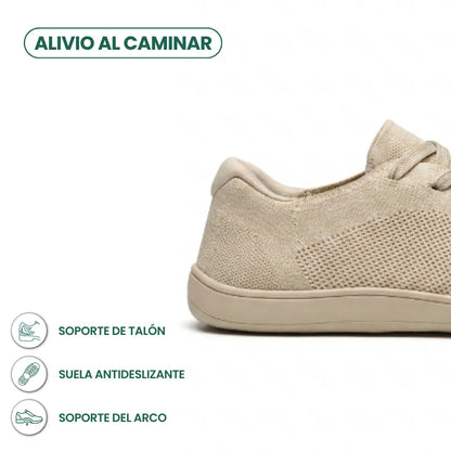 Close-up of the heel of a beige trainer beside a Spanish infographic on heel support, non-slip sole and arch support. 4